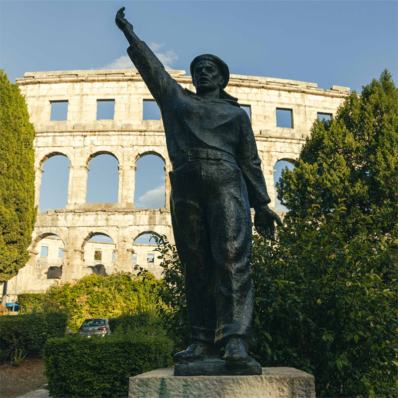 sailor-statua-meeting-point